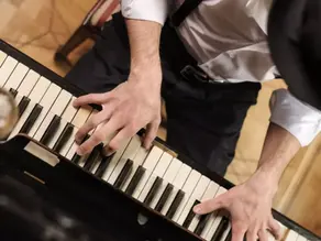 É dificil aprender a tocar um instrumento?