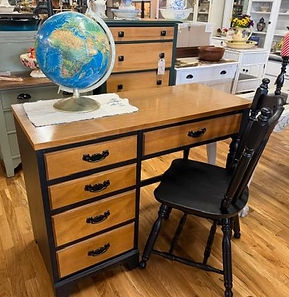 black laminat desk first.jpg