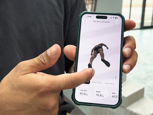 PHYT app alternative: a phone showing a rotatable Fitycal 3D body scan avatar next to body composition metrics