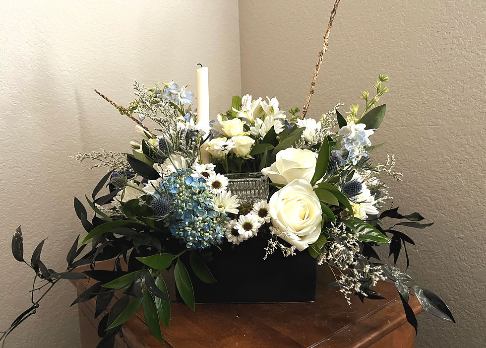 Grand centerpiece in porcelain box with candle and small glass vase 