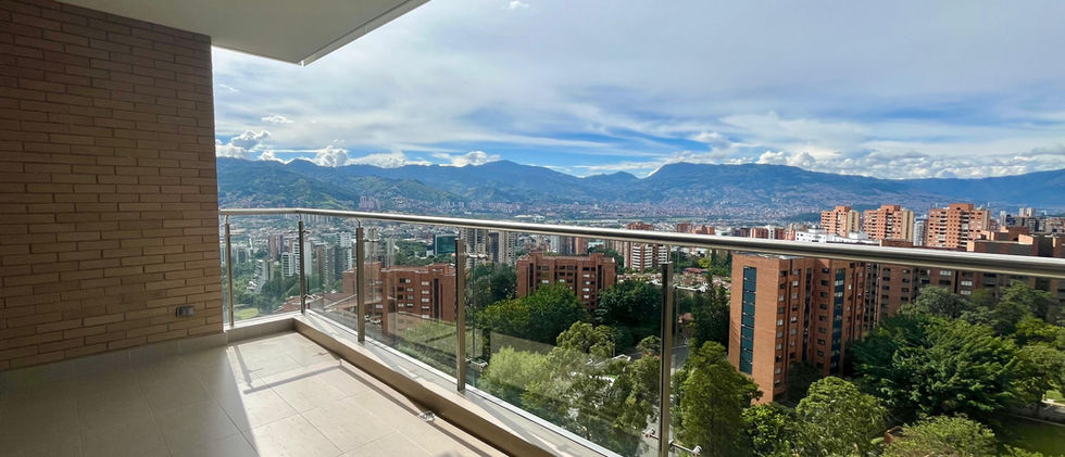 Apartamento en venta con amplios espacios y excelente iluminación.