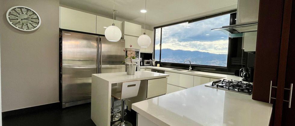 Apartamento en venta con 3 habitaciones, ascensor privado, balcón y piscina de nado