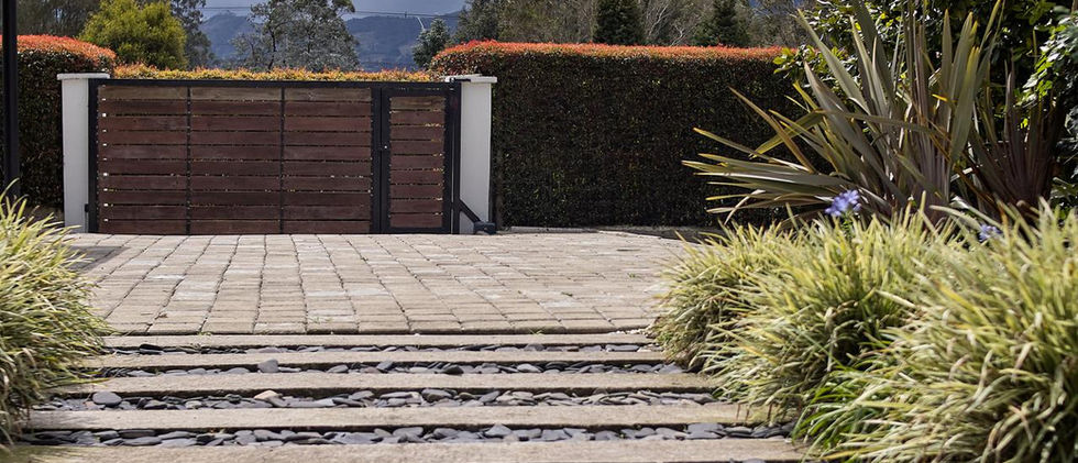 Casa en venta en Llanogrande con amplias zonas verdes y espacios luminosos.