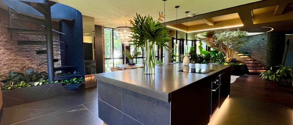 Apartamento en venta con sala y comedor amplios en primer nivel.