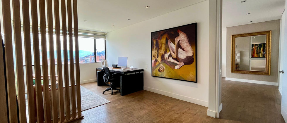 Apartamento en venta con vista panorámica a la ciudad y montañas.