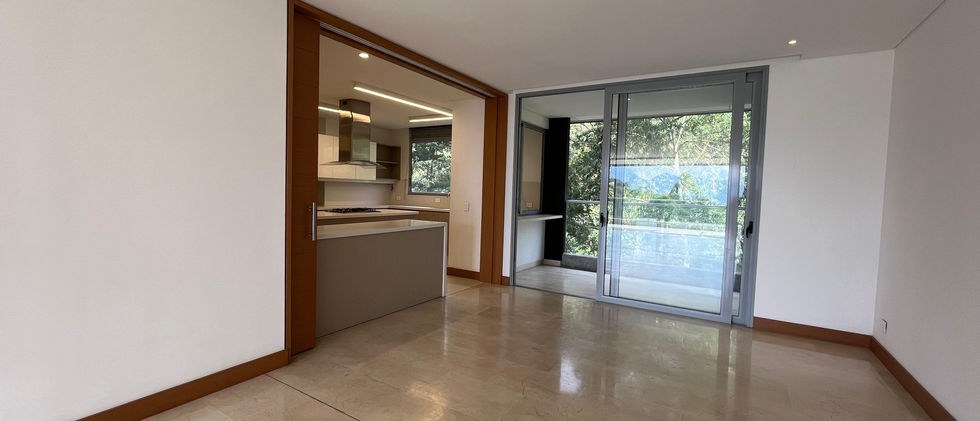 Apartamento en venta con amplios espacios y excelente iluminación natural.