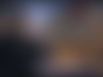 Guardia de seguridad profesional con uniforme negro de ROANSA Seguridad Privada en un entorno corporativo moderno, ilustrando la evolución de la seguridad privada en México.