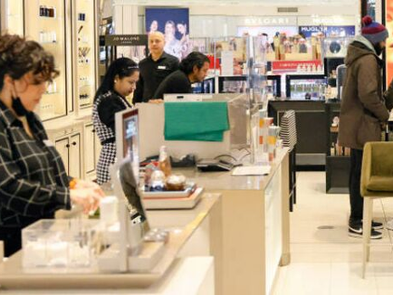 US Retail Sales Rise Strongly in February as Consumer Spending Shows Resilience Amid Growing Risks