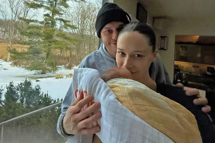 Pete Davidson and Elsie Hewitt Share Heartwarming First Christmas With Newborn Daughter Scottie