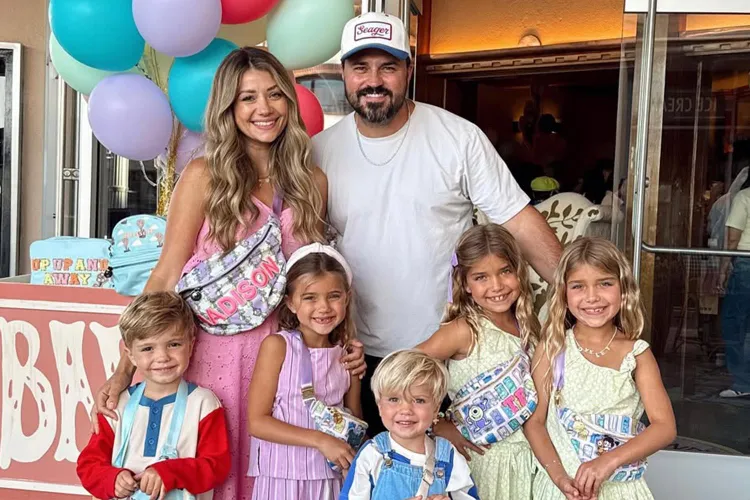 Kyler and Madison Fisher with their five kids. Credit : courtesy of Kyler & Madison Fisher