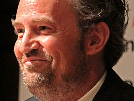 Matthew Perry speaking at a 2013 event focused on drug courts and substance-abuse policy