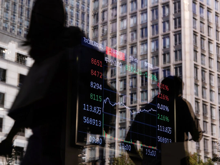Hong Kong shares hit one-month high on hopes of U.S. shutdown ending and potential Fed rate cut