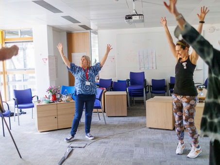 Growth mindset and perseverance in later life shaped by health and socioeconomic circumstances