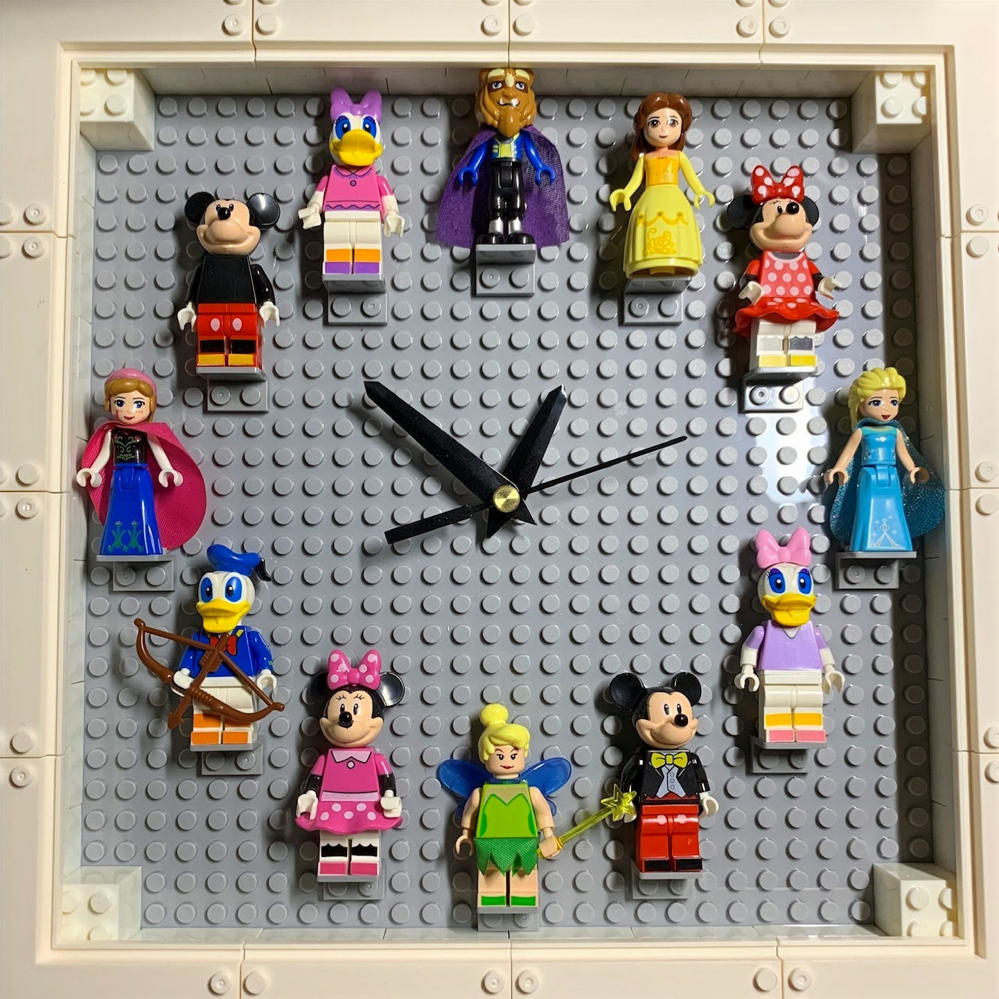 Disney: Mini Figure LEGO Clock (DIY)