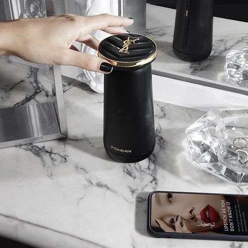 YSL Rouge Sur Mesure device and AI-powered app (L’Oréal, 2020)
