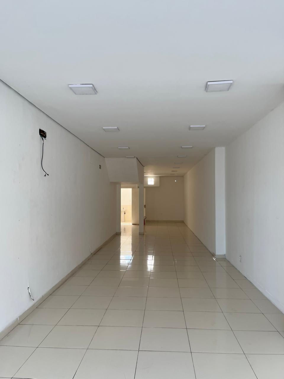 Miniatura: Comercial