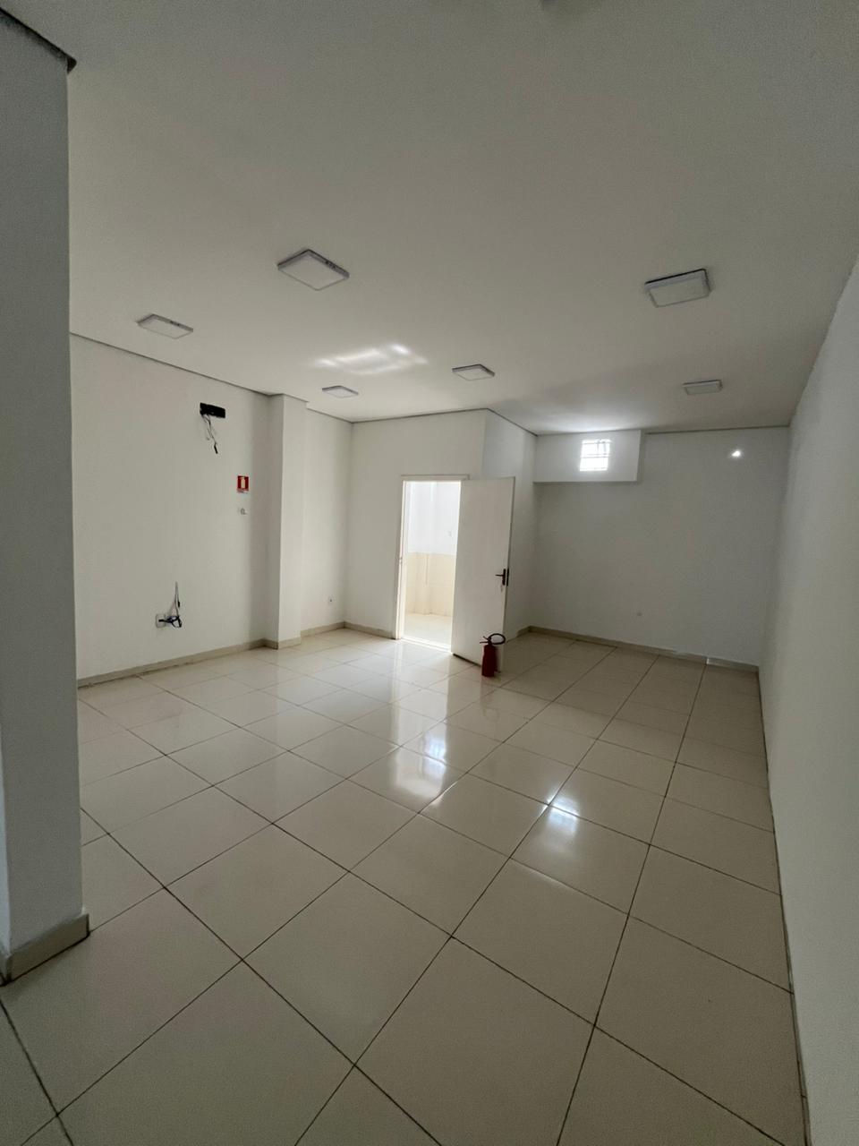 Miniatura: Comercial