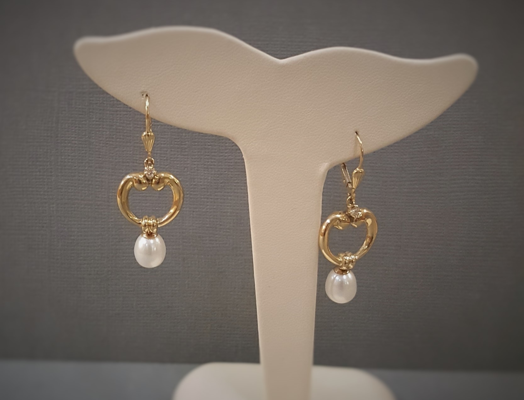 Door Knocker Style Pearls & Diamonds