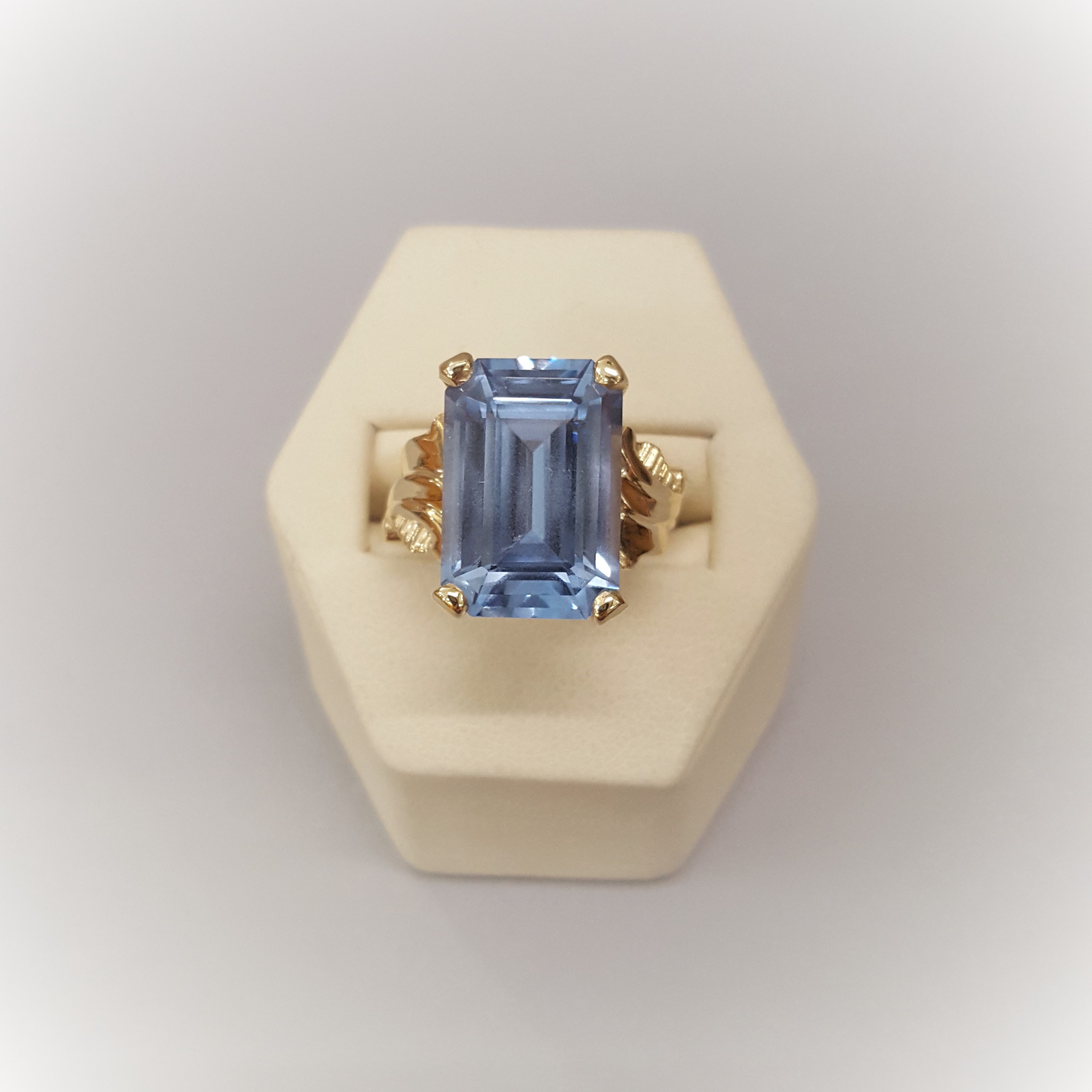 12.10ct Blue Topaz