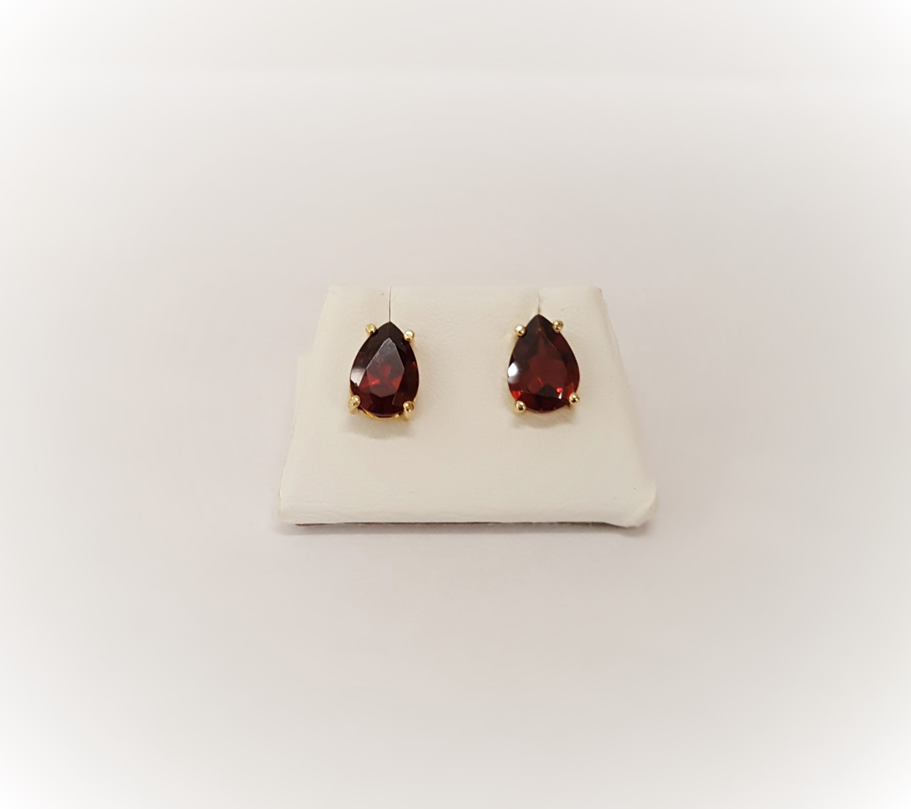 Garnet Pear Cut