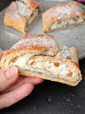 Luxusní závin s tvarohovou náplní