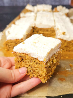 Mrkvové řezy na plech s luxusním krémem