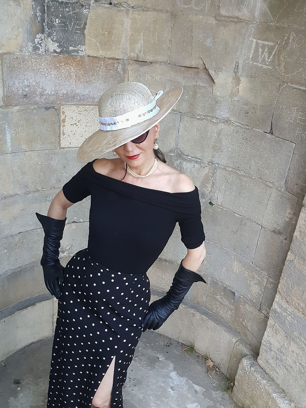Thumbnail: Vintage sun hat natural with ice white satin ribbon/gold