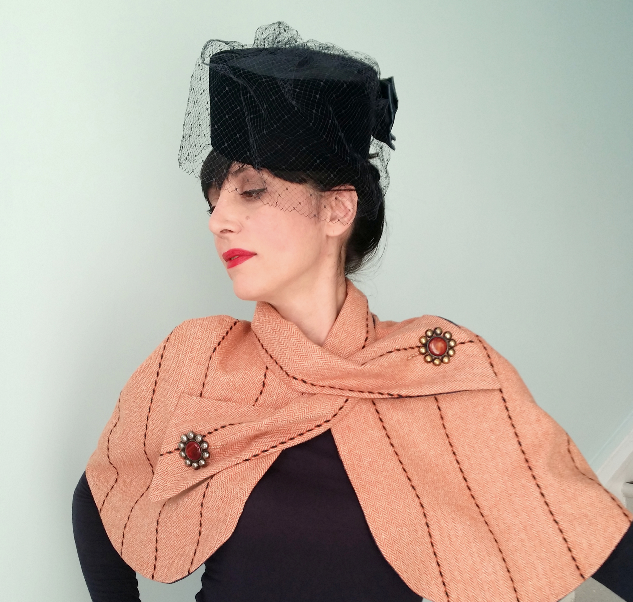 Belle Epoque Capelet Apricot tweed