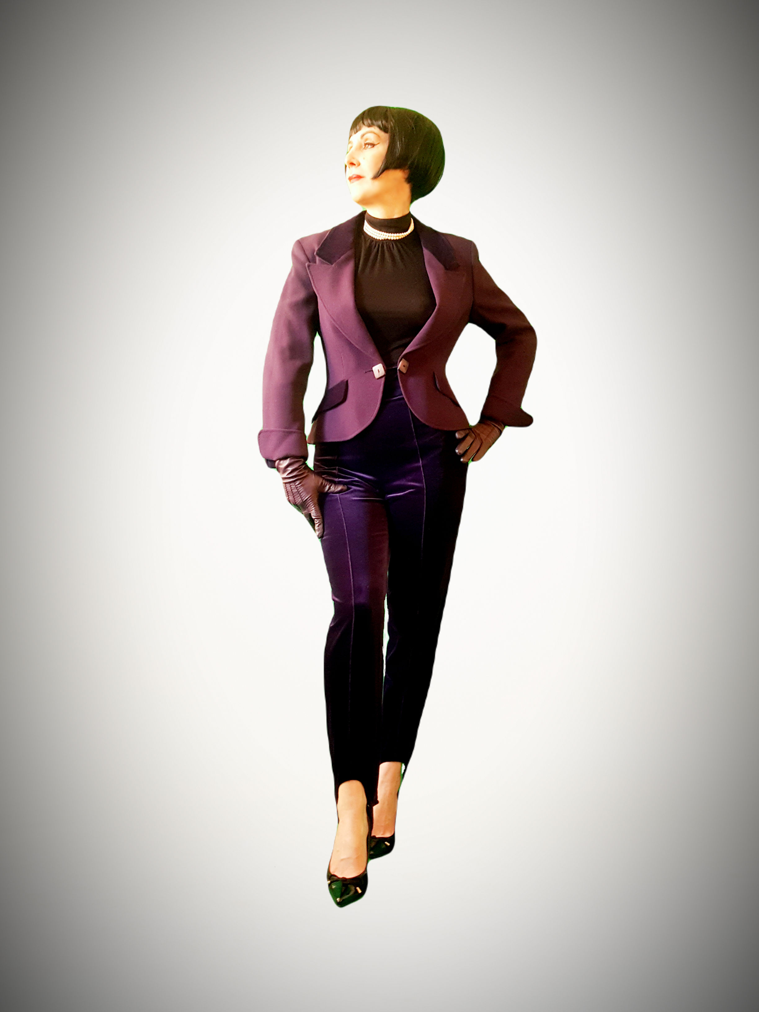 Gorgeous plum shade of purple vintage semi fitted Jaeger Tuxedo velvet & wool