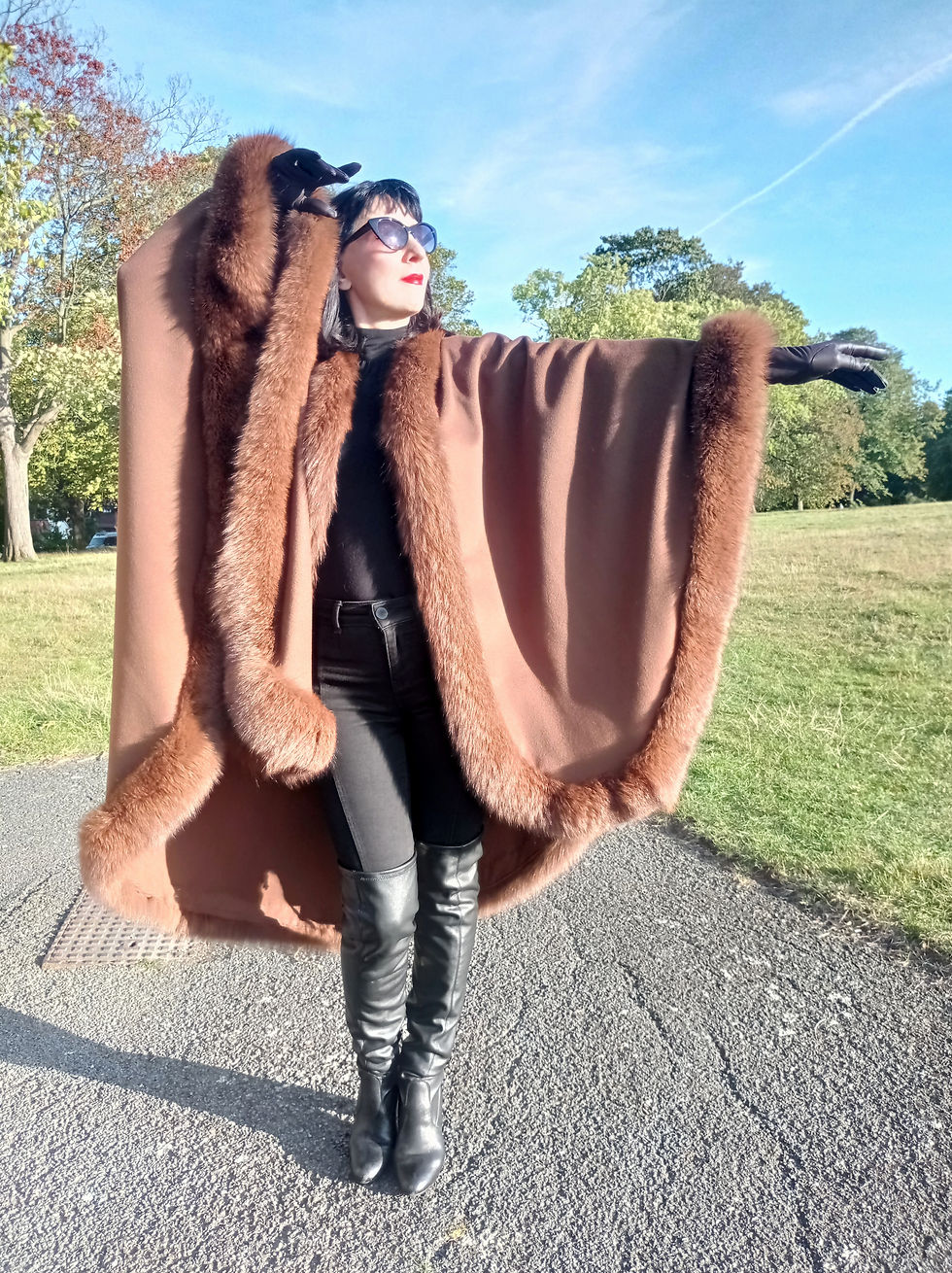 Vintage deluxe 1990s high quality cashmere fox fur trim camel colour wrap cap