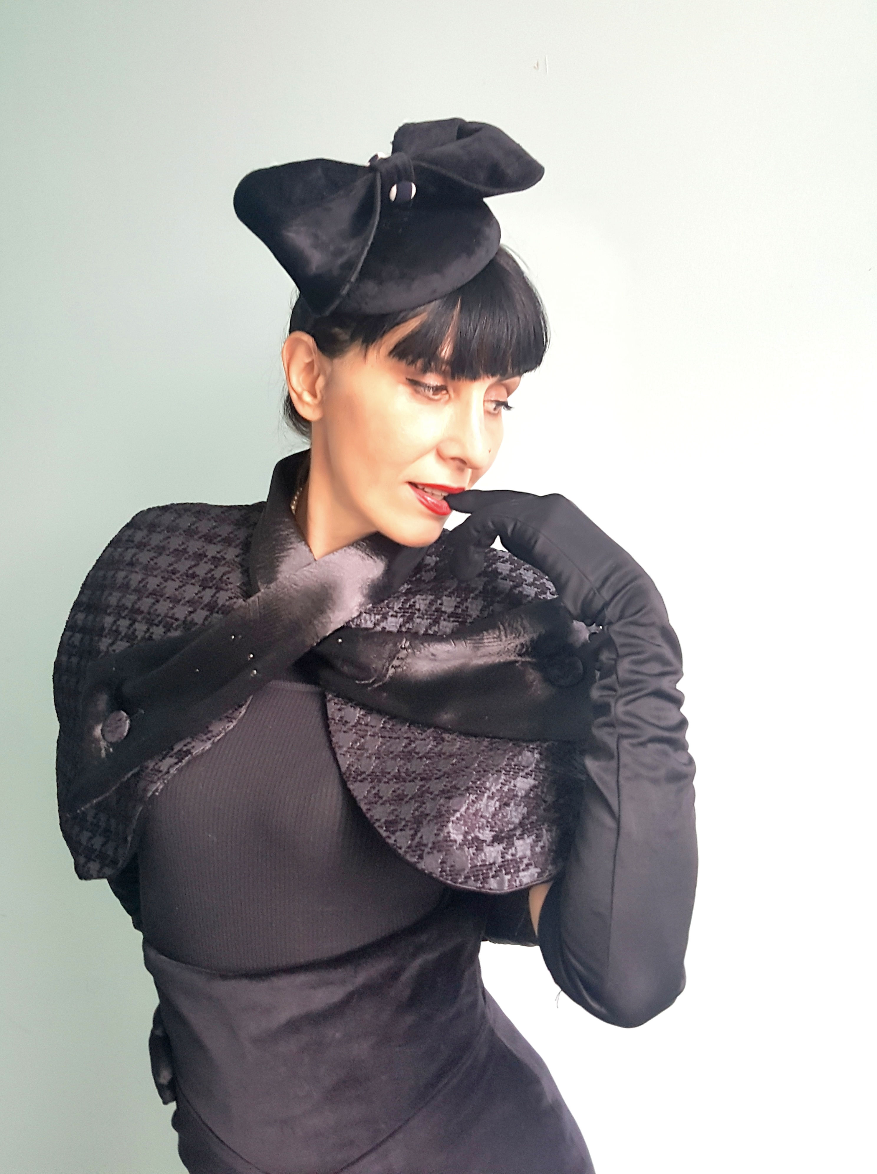 Black houndstooth luxurious fabric Belle Epoque cape