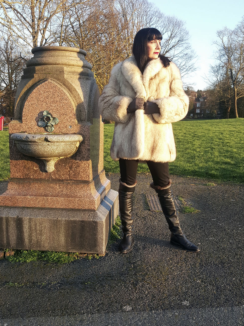 Thumbnail: Stunning & Immaculate Vintage Blue Fox Coat/Jacket