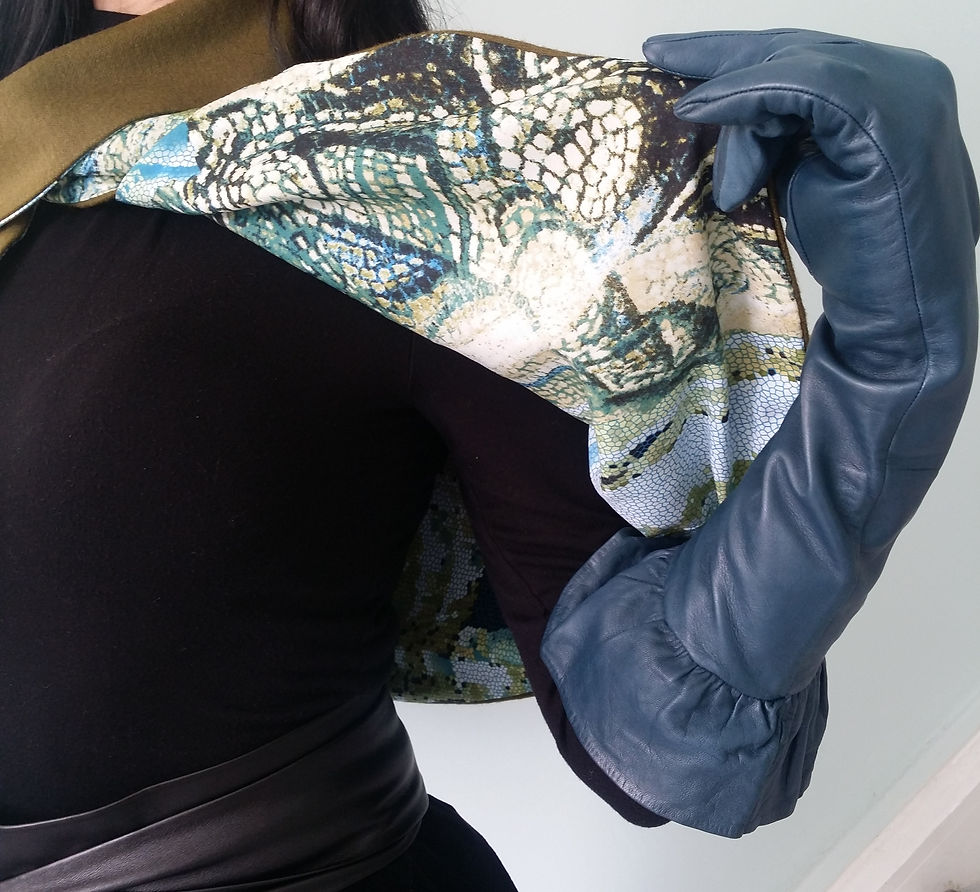 Thumbnail: Olive green wool Belle Epoque Cape with mosaic print lining