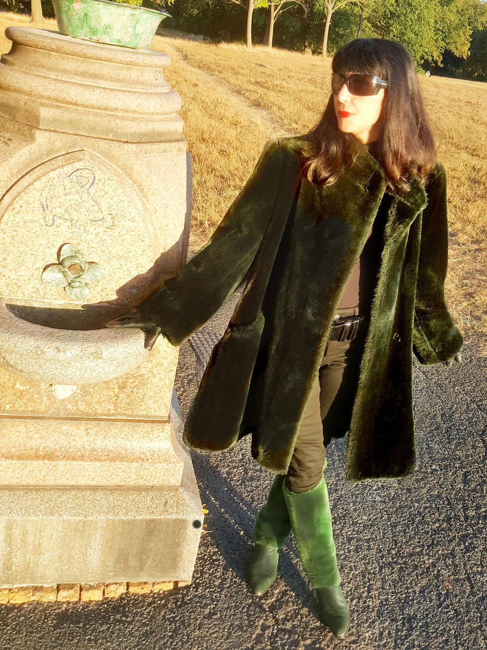 Thumbnail: Vintage Forest Green faux fur coat Mimmina Italy British Racing green full swing