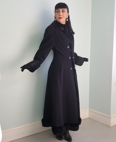 Sensational 1970s/80s vintage Dr Zhivago inspired Swagger Fit