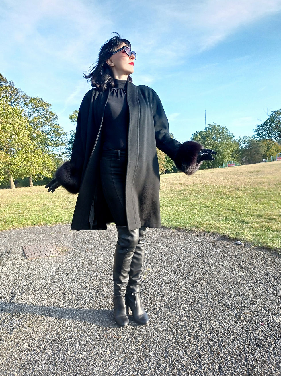 Thumbnail: Vintage luxurious 1990s black cashmere wool swing coat black fox fur coat Paris