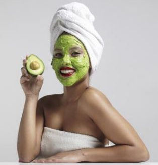 Easy DIY Face Masks to Hydrate Your Winter Skin
