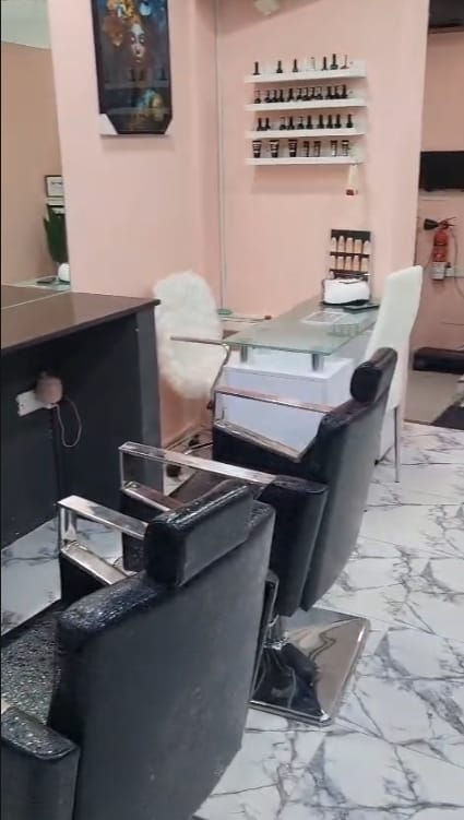 Thumbnail: ladies salon in khan 