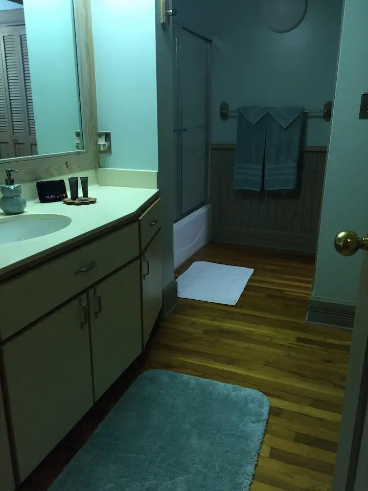 Thumbnail: Night Owl Apartment B