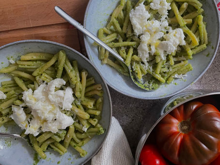 Pesto alla Genovese getoppt mit Büffelmozzarella