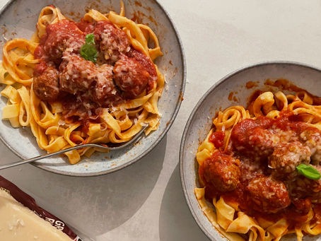 Pasta con Polpette al Sugo
