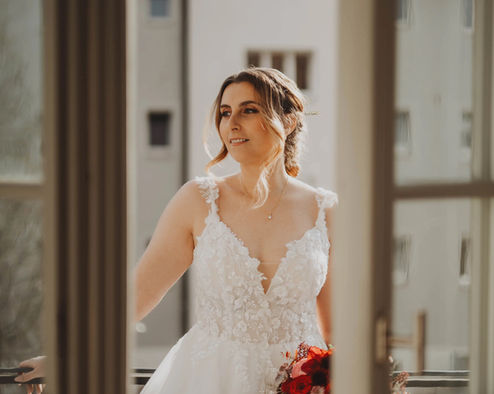 Brautfrisur passend zum Hochzeitskleid