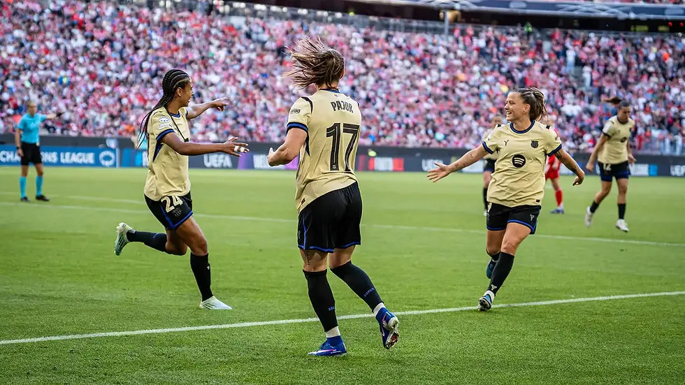 Ewa Pajor after scoring her goal celebrating her gaol with teamates
