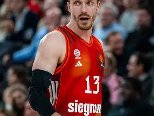 4th Quarter Fury! FC Bayern Basketball Stages Epic Comeback to Stun Baskonia