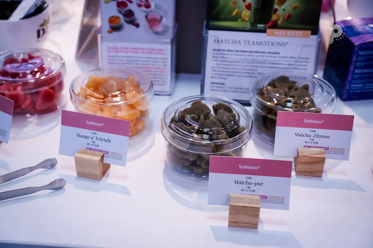 Dishes that contain pastel-like flavors of various teas, especially matcha.