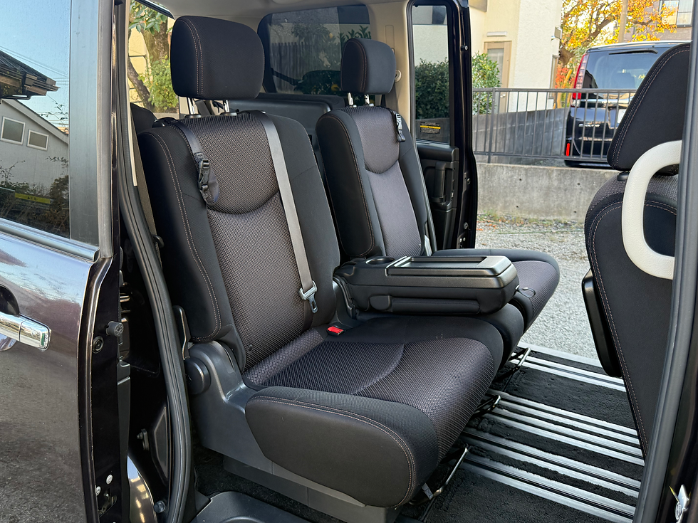 サムネイル： Nissan Serena Hybrid Highway Star S 2013