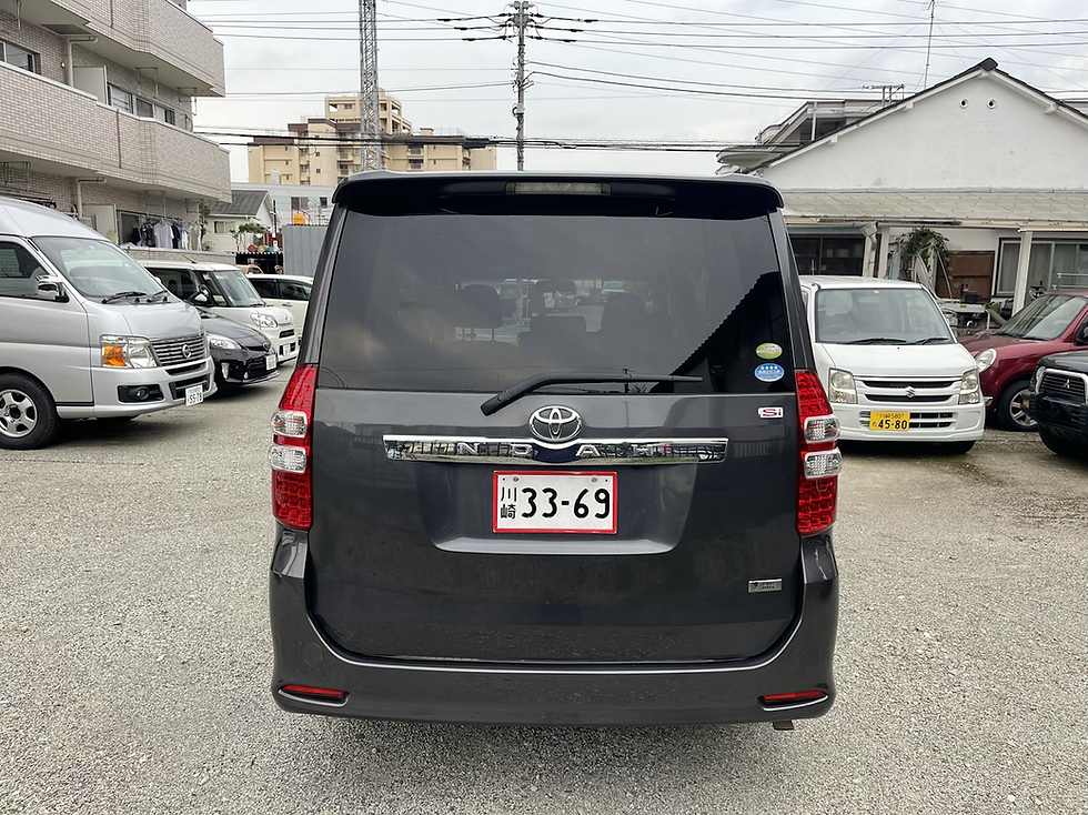 Thumbnail: Toyota Noah SI 2010 Gray Metallic 