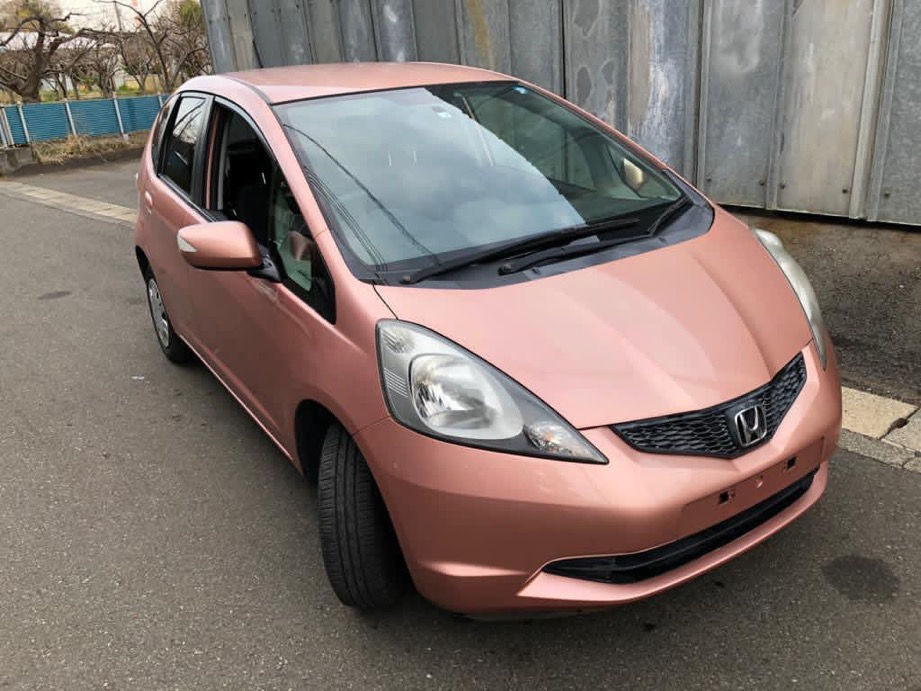 Honda Fit She’s 2010 Metallic Pink