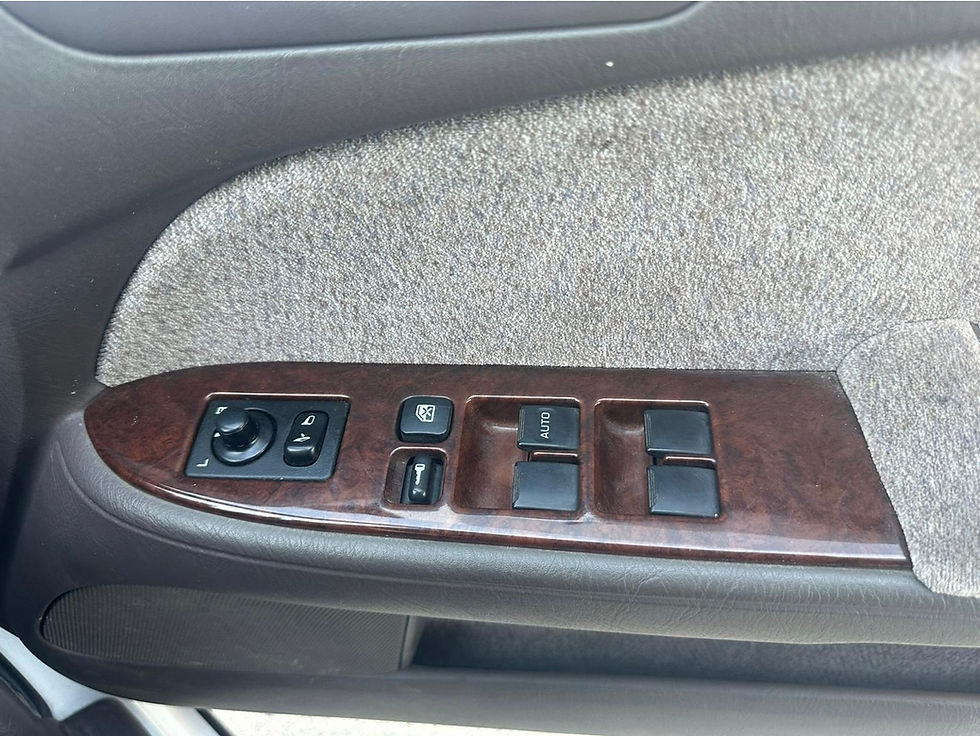 サムネイル： Nissan Gloria Brougham J 1996