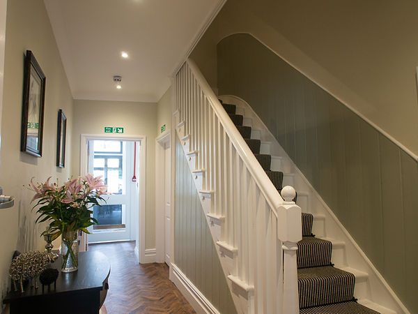 Entrance-Hall-and-stairway.jpg